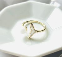 母乳パールの華奢なブレスレット