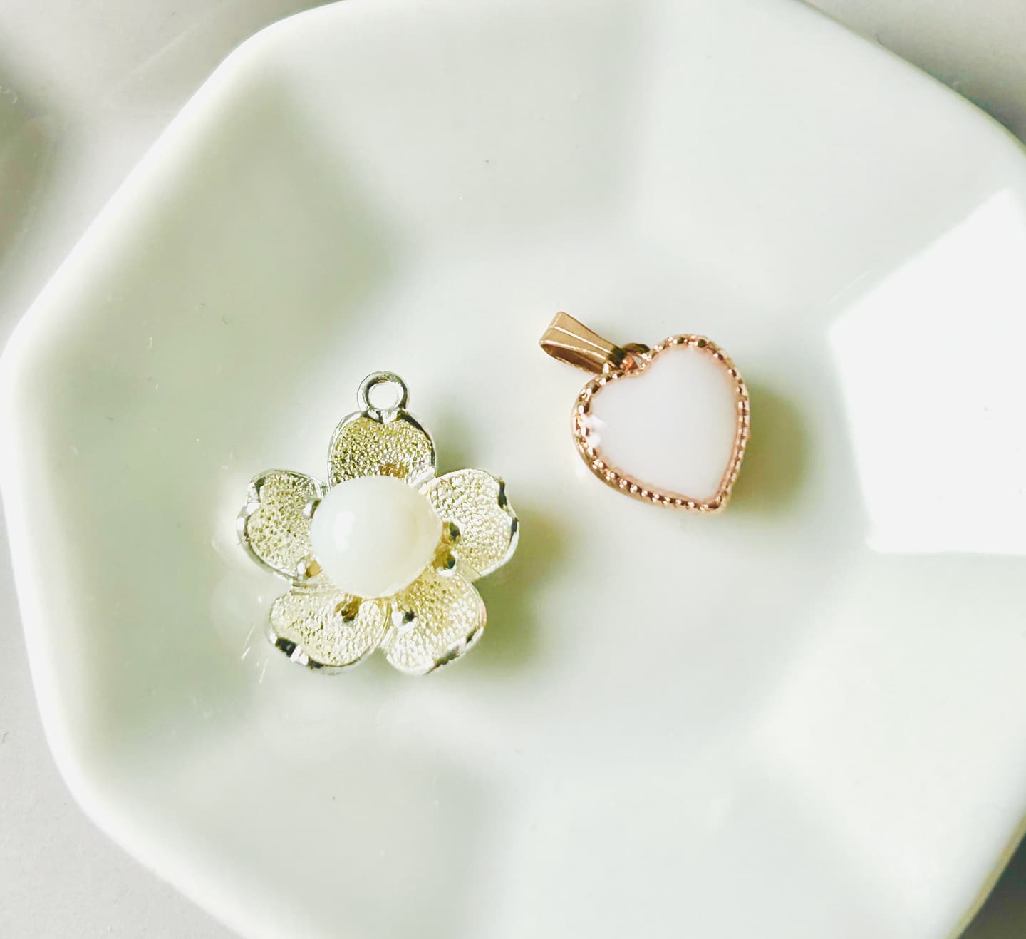 母乳パールの華奢なブレスレット